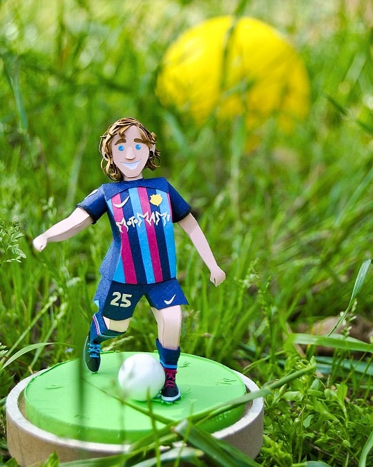 Arte con Papel - Regalo de cumpleaños personalizado. Escultura de papel de jugador de fútbol.